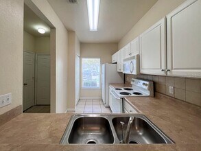 4886 NW 46th Pl in Gainesville, FL - Building Photo - Building Photo