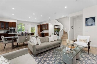 5404 Bellingham Ave in Los Angeles, CA - Building Photo - Building Photo