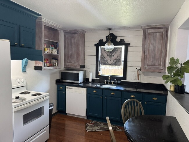 743 W Park St in Stephenville, TX - Building Photo - Building Photo