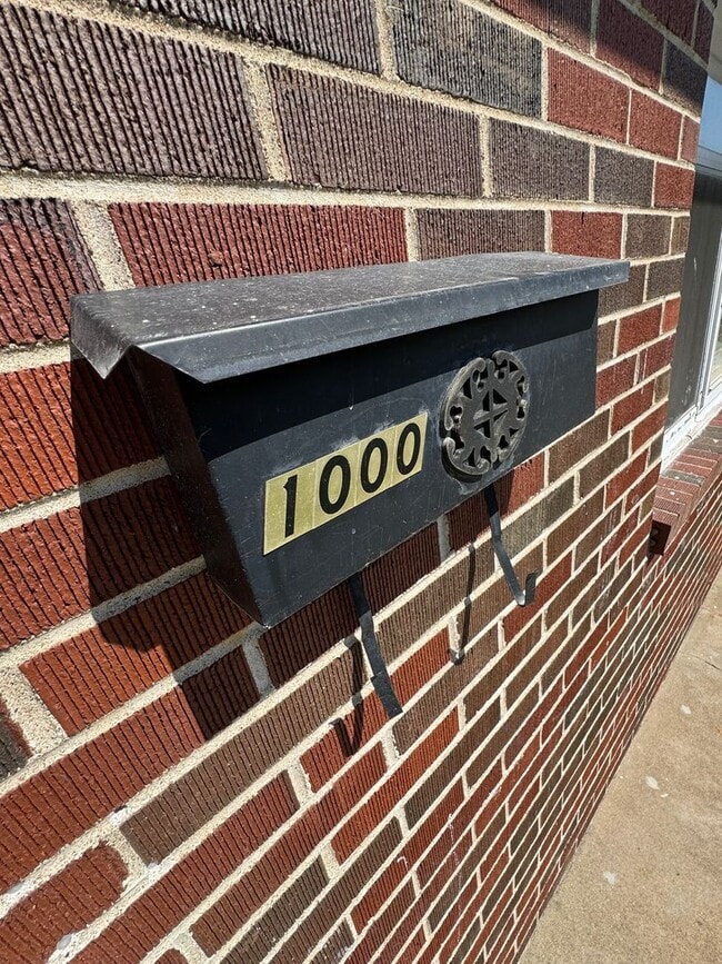 1000 Walnut St in Murray, KY - Building Photo - Building Photo