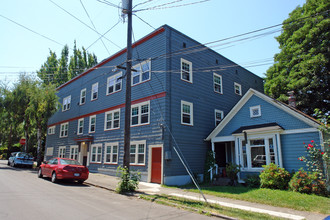 3035 SE Ankeny St in Portland, OR - Foto de edificio - Building Photo