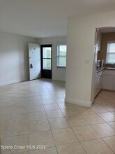 5600 N Banana River Blvd in Cocoa Beach, FL - Foto de edificio - Building Photo