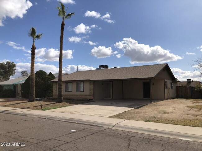 5915 W Tierra Buena Ln in Glendale, AZ - Building Photo - Building Photo