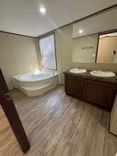 110 Chuparrosa Ln in Cedar Creek, TX - Building Photo - Building Photo