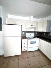 14140 NE 2nd Ct in Miami, FL - Foto de edificio - Building Photo