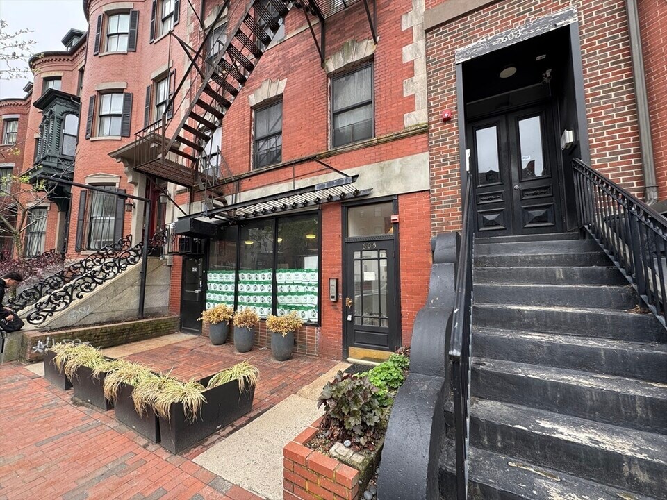605 Massachusetts Ave in Boston, MA - Building Photo