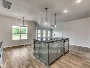 4037 Hart St in Tuttle, OK - Foto de edificio - Building Photo