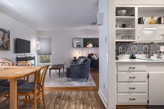 2806 Rae Dell Ave in Austin, TX - Building Photo - Building Photo