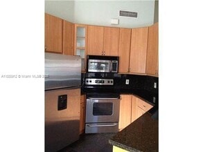 577 Bridgeton Rd in Weston, FL - Building Photo - Building Photo