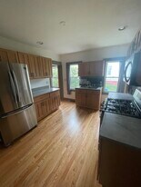 23 W Center St, Unit 1 in Northampton, MA - Building Photo