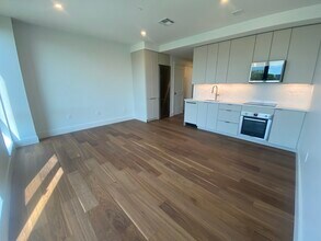 1515 Commonwealth Ave, Unit 305 in Boston, MA - Building Photo - Building Photo
