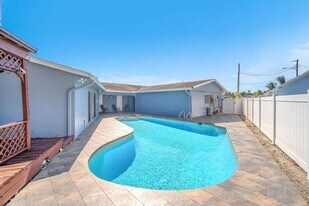4406 SW 37th Ave in Fort Lauderdale, FL - Building Photo