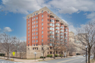 The Charleston in Arlington, VA - Building Photo - Building Photo