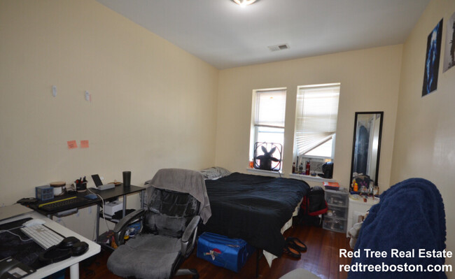 191 Boylston St, Unit 2 in Boston, MA - Building Photo - Building Photo