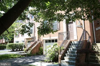13728 Valley Oak Cir in Rockville, MD - Building Photo - Building Photo