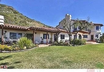 4211 Avenida De La Encinal in Malibu, CA - Building Photo