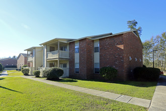 The Oaks Apartments in Gulfport, MS - Building Photo - Building Photo