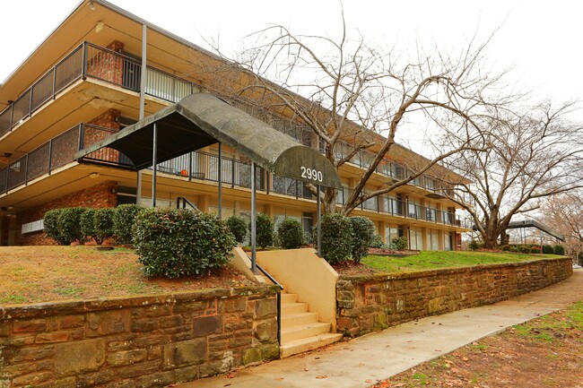 2990 S Rhodes Cir in Birmingham, AL - Foto de edificio - Building Photo