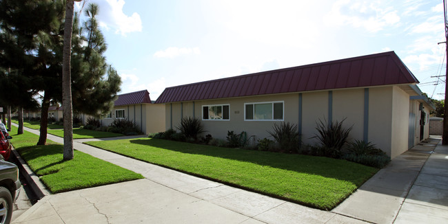 Walnut Street Apartments in Santa Ana, CA - Building Photo - Building Photo