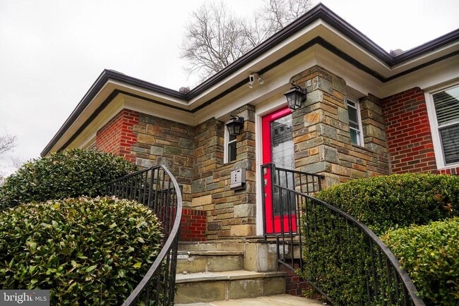 property at 1633 Kalmia Rd NW