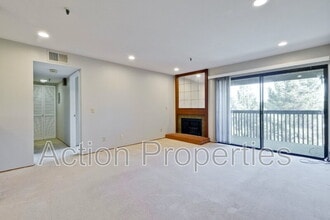 49 Showers Dr in Mountain View, CA - Foto de edificio - Building Photo