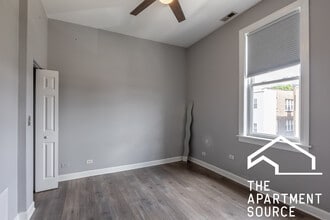 3220 W Augusta Blvd, Unit 3 in Chicago, IL - Foto de edificio - Building Photo