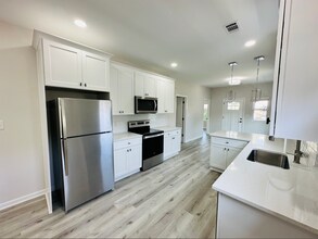 1100 Holly St NW in Atlanta, GA - Building Photo - Building Photo