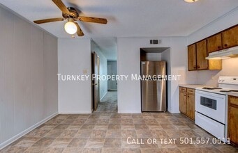 1821 Sanford Dr in Little Rock, AR - Building Photo - Building Photo