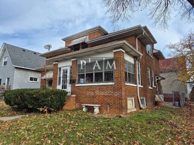 1576 S Layton Blvd in Milwaukee, WI - Building Photo - Building Photo