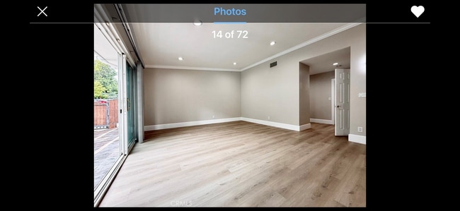 24204 Calvert St in Woodland Hills, CA - Foto de edificio - Building Photo