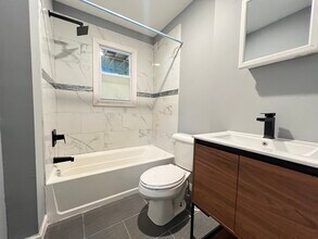 300 Lyons Ave, Unit 2 in Newark, NJ - Building Photo - Building Photo