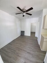 236 NE 28th St in Miami, FL - Foto de edificio - Building Photo