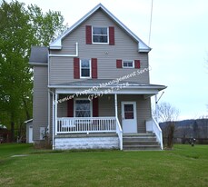 509 Old Zelienople Rd in Ellwood City, PA - Building Photo