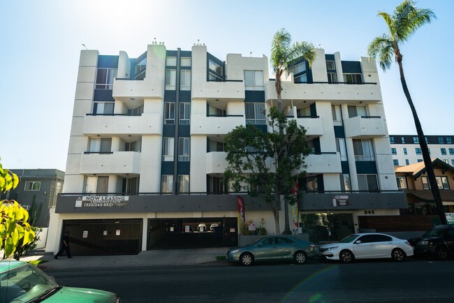 845 S. Kingsley in Los Angeles, CA - Building Photo - Building Photo