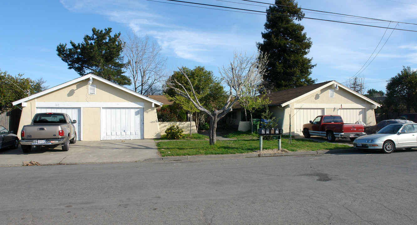 167 Eddy Dr in Santa Rosa, CA - Foto de edificio