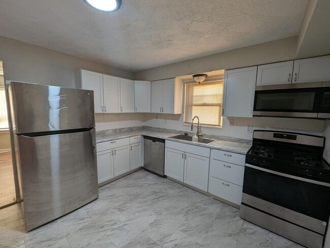 8557 Frost Ave in Berkeley, MO - Building Photo - Building Photo