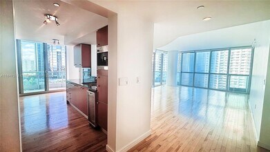 1331 Brickell Bay Dr, Unit 1502 in Miami, FL - Building Photo - Building Photo