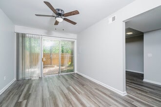 Jamestown Apartments & Townhomes in Toledo, OH - Building Photo - Interior Photo