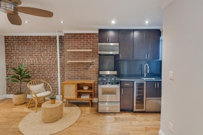 436 W 52nd St