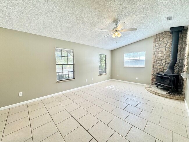 5313 Soundview Ave in St. Augustine, FL - Foto de edificio - Building Photo