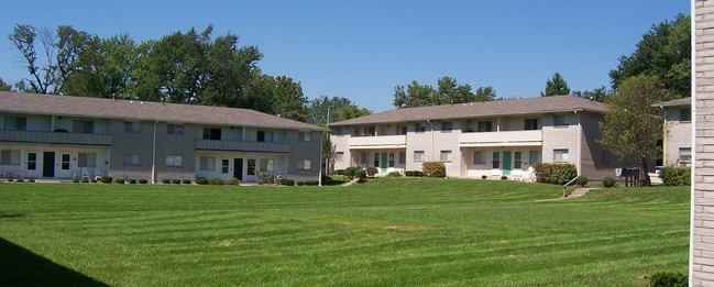 Shawnee Apartments in Shawnee, KS - Foto de edificio - Building Photo