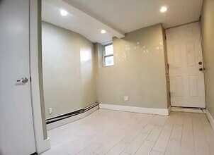 98 Harman St, Unit 1 in Brooklyn, NY - Foto de edificio - Building Photo