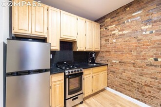 189 W 10th St, Unit 2B in New York, NY - Building Photo - Building Photo