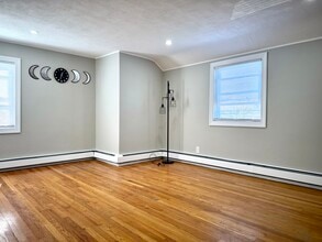 136 Chestnut St, Unit 2 in Garfield, NJ - Foto de edificio - Building Photo