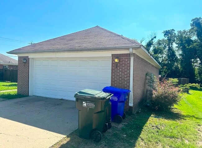 1565 Hathaway Dr in Conway, AR - Building Photo - Building Photo
