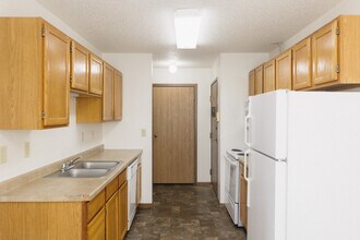 1515 14th Ave E, Unit 3 in West Fargo, ND - Building Photo - Building Photo