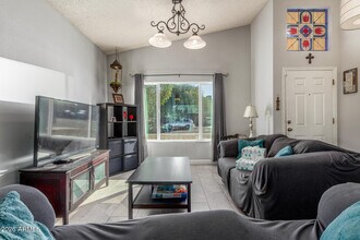 5210 E Elmwood Cir in Mesa, AZ - Building Photo - Building Photo