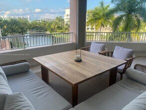733 Crandon Blvd in Key Biscayne, FL - Building Photo - Building Photo