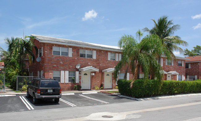 9680 NW 35th St in Coral Springs, FL - Foto de edificio - Building Photo