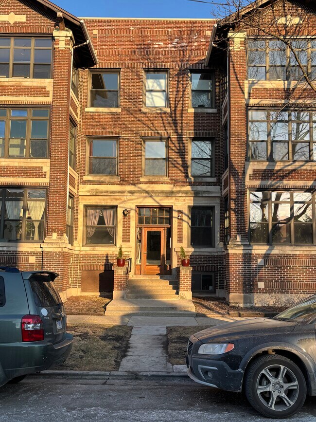 property at 5141 S Ellis Ave